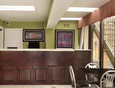 Super 8 By Wyndham West