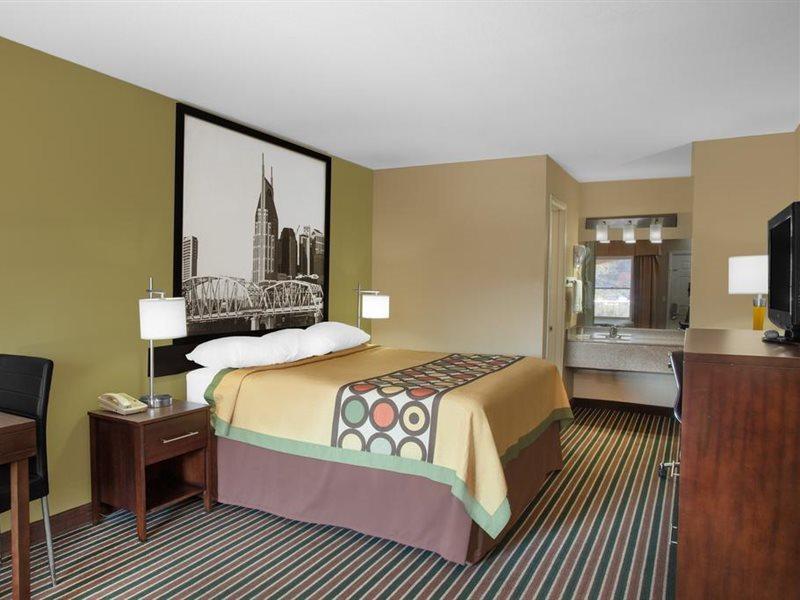 Hotel Super 8 By Wyndham West