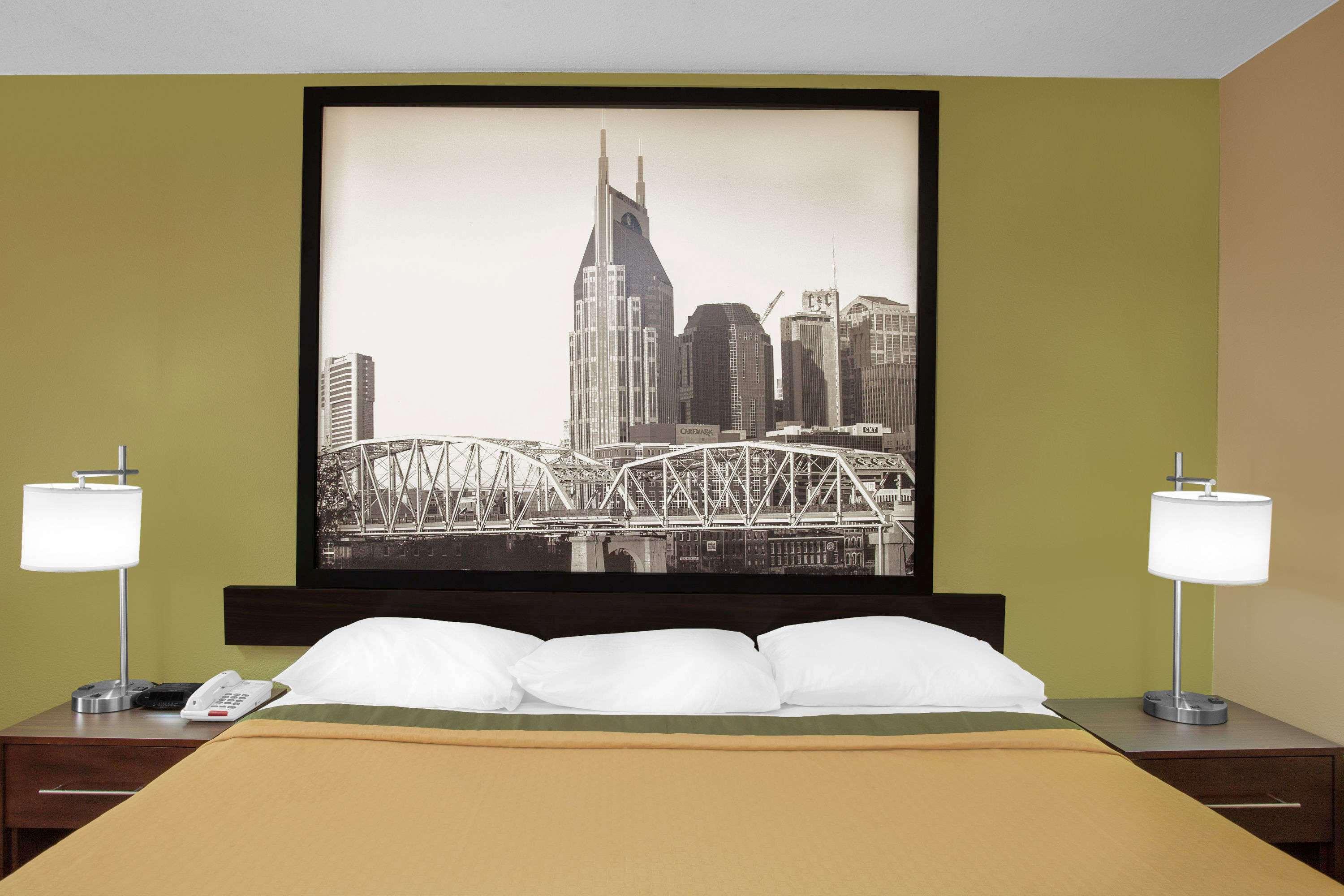 Super 8 By Wyndham West Hotel