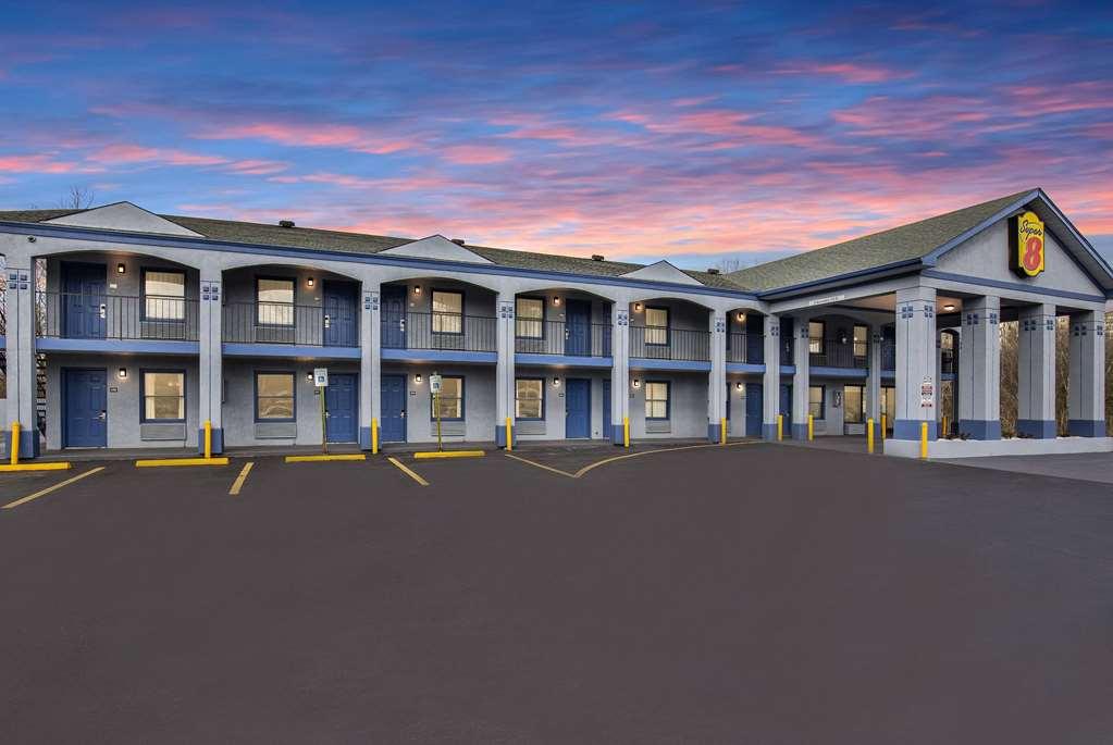 Super 8 By Wyndham West Hotel 2*